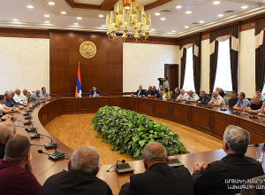 Араик Арутюнян рассказал о политике властей в обеспечении безопасности Арцаха