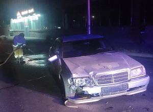 Մեքենան բախվել է սյանը և կողաշրջվել