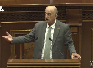 Գնում պայմաններ է դնում, իսկ դո՞ւք ինչ եք անում․ Վիգեն Խաչատրյան