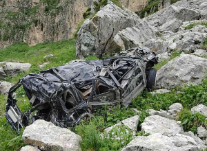 2 զոհ, 1 տուժած. Հաղարծինի տարածքում մեքենան մոտ 80 մետրից գահավիժել է ձորը