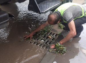 Տեղացած հորդառած անձրևի հետևանքով Գյումրիում առաջացել են ջրի կուտակումներ (լուսանկարներ)