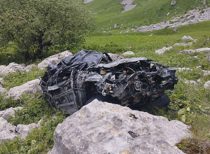 Մեքենան ընկել է ժայռից՝ մոտ 70 մետր և մոտ 200 մետր գլորվելով՝ հայտնվել ձորում․ կան զոհեր և տուժածներ