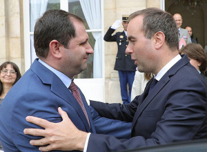 Папикян и министр обороны Франции обсудили вопросы региональной безопасности