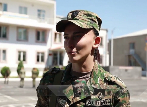 Կանանց գումարտակում ակտիվ մարզումներ են