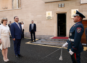 ՀՀ ՆԳ նախարարն ընդունել է Եվրոպոլի գործադիր տնօրեն Քեթրին դը Բոլի գլխավորած պատվիրակությանը