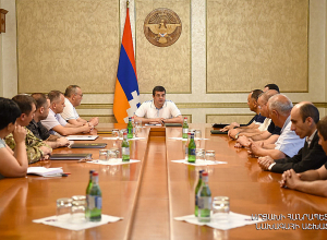 Արայիկ Հարությունյանը խորհրդակցություն է հրավիրել հրատապ հումանիտար ու անվտանգային հարցերի շուրջ