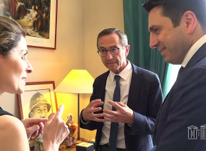 Ալեն Սիմոնյանը Ֆրանսիայում հանդիպել է «Հանրապետականներ» խմբակցության ղեկավար Բրունո Ռըտայոյին