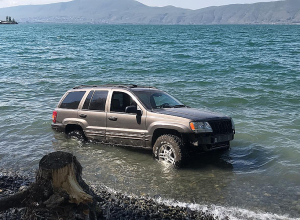 Ջրափրկարարները Սևանա լճից «Jeep» են դուրս բերել