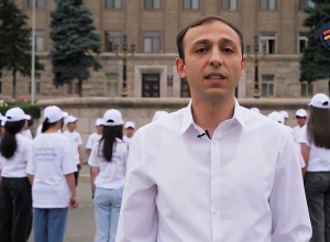 Արցախի երիտասարդները Ստեփանակերտում ֆլեշմոբ են կազմակերպել՝ հրավիրելով աշխարհի ուշադրությունը