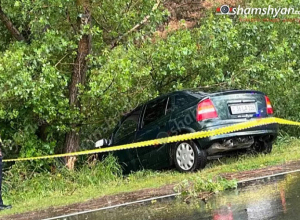 Opel-ը բախվել է ծառին, ՀՔԿ զինվորական կայազորի քննիչը տեղափոխվել է հիվանդանոց․ Shamshyan.com