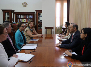 Արմեն Գրիգորյանն ընդունել է ԱՄՆ Սենատի ներկայացուցիչներ  Սարա Արկինին և Դամյան Մերֆիին