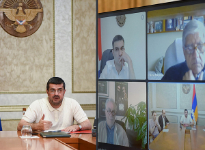 Араик Арутюнян провёл телефонную встречу с Луисом Морено Окампо