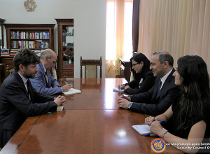 ՀՀ ԱԽ քարտուղարը հանդիպել է Ֆրանսիայի նորանշանակ դեսպան Օլիվիե Դըկոտինյիի հետ