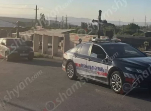 1 ամիս առաջ Գյումրիում շենքի պատուհանից վայր ընկած ու մահացած երեխայի մորը հայտնաբերել են գերեզմաններում կախված․ Shamshyan.com