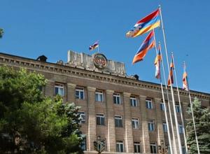 В состоянии алкогольного опьянения пришли в резиденцию президента и обстреляли здание и работающих на территории сотрудников службы безопасности