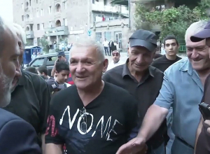 Премьер-министр ознакомился с ходом строительства автодороги Санаин-Акнер протяжённостью 9,3 км