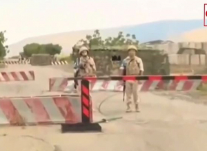 Российские миротворцы перекрыли путь «гуманитарной помощи» Азербайджана бетонными заграждениями и колючей проволокой