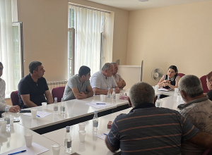 Եղեգնաձորում քննարկվել է սահմանամերձ գյուղական բնակավայրերում սեփական տուն կառուցելու ծրագրի մանրամասները