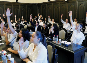 Փաշինյանը  հյուրընկալել է ԱԺ «Ամառային դպրոց» ծրագրի մասնակիցներին