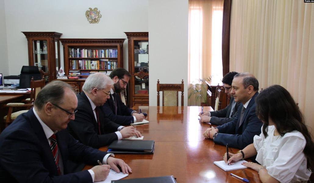 01000000-0a00-0242-daff-08db89de5200_w1597_n_r1_st_s