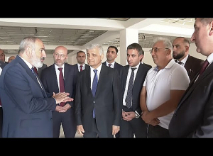 Մարզահամերգային համալիրի չափ է, սրա տակից ո՞նց ենք դուրս գալու․ Փաշինյանը Գյումրիում էր