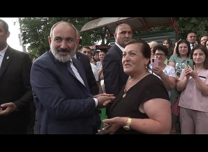 Վարչապետն Արթիկում ծանոթացել է Հոռոմ - Արթիկ - Ալագյազ ճանապարհի 4,9 կմ հատվածի շինաշխատանքերին