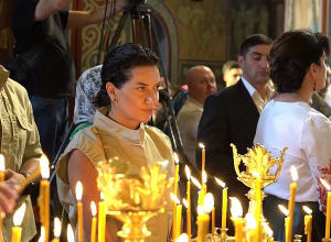 ՀՀ վարչապետի տիկին Աննա Հակոբյանը շրջել է Կիևի փողոցներում, եղել է Կիևի Սբ  Միխայիլի վանքում