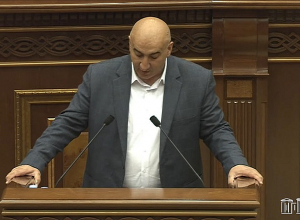 Մհեր Մելքոնյանը երդմամբ ստանձնեց պատգամավորական մանդատը