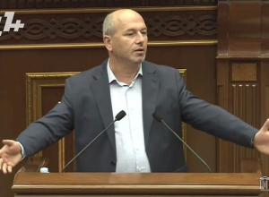 Ի՞նչ կարիք կա, որ պաշտոնյան անպայման մեկնելիս այդ սրահներից օգտվի․ Գեղամ Նազարյան