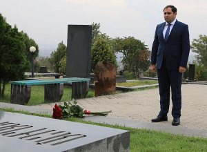 Ի տարբերություն որոշ գործիչների՝ նախարարը «Եռաբլուր» չի այցելում սեփական փիառի նպատակով․ ՀՀ ՊՆ