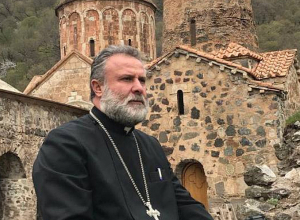 В результате азербайджанской агрессии ранение получил бывший настоятель Дадиванка