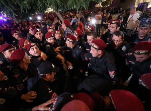 Напряженная обстановка на Площади Республики