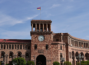 Правительство находится в постоянном контакте с коллегами из НК по вопросу перемещения желающих из НК в Армению