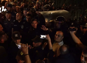 Լարված իրավիճակ Կառավարության շենքի մոտ