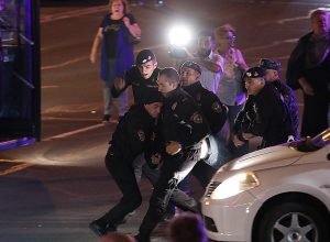 Ոստիկանաւթյան ծառայողի գործունեությանը խոչընդոտելու կասկածանքով ձերբակալվել է Երևան քաղաքի բնակչուհի