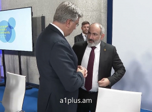 Премьер-министр принял участие в саммите Европейского политического сообщества и провёл переговоры