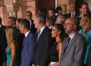 Совместная официальная фотосессия на III Саммите Европейского политического сообщества