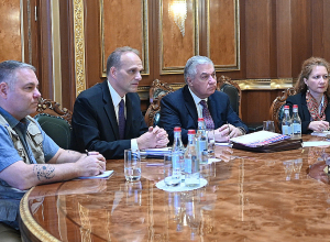 Араик Арутюнян принял делегацию USAID