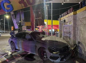 Ավտոմեքենան բախվել է գազալցակայանին