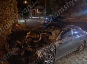 Երևանի Մյասնիկյան պողոտայում բախվել են 2 Opel-ները և JCB տրակտորը