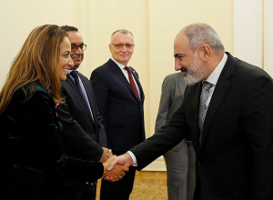 Премьер-министр Пашинян встретился с генеральным секретарём МОФ Луизой Мушикивабо