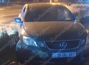Երևանում 23-ամյա վարորդը Lexus-ով կոտրել է ճանապարհի ցուցանակը, հայտնվել կանաչ գոտում և կոտրել ծառեր