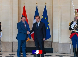 Լըքորնյուն հանդիպել է Պապիկյանի հետ՝ զենքի ձեռքբերումը պաշտոնականացնելու նպատակով