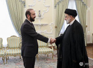 Արարատ Միրզոյանը Թեհրանում հանդիպել է Իրանի նախագահի հետ