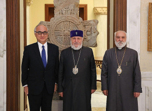 Ամենայն Հայոց Կաթողիկոսը հրաժեշտի հանդիպում ունեցավ ՀՀ-ում Ճապոնիայի դեսպանի հետ