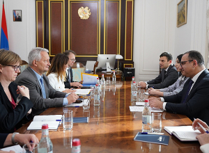 Вице-премьер Тигран Хачатрян принял делегацию во главе с региональным директором банка KfW