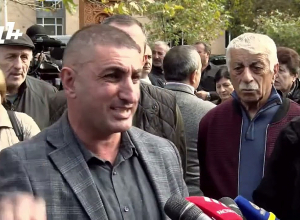 Когда мы были нужны, мы были военнослужащими ВС РА, но сейчас нашу 25-летнюю биографию стирают: житель Арцаха