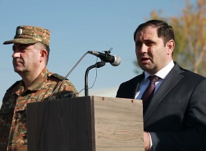 В связи с Днём разведывательных войск министр обороны посетил воинскую часть особого назначения