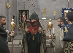 Գիշերով Ջուղայից բերեցին 16 խաչքար․Ֆադեյ Սարգսյանի հիշատակին կատարվեց հոգեհանգստյան կարգ