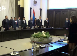 Կառավարության անդամները մեկ րոպե լռությամբ հարգեցին 44-օրյա պատերազմի զոհերի հիշատակը